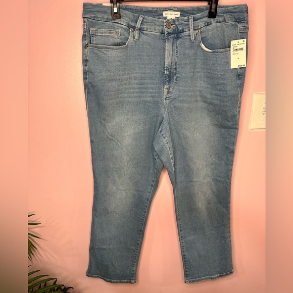 Good American Good Legs Straight Jeans - Picture 4 of 9
